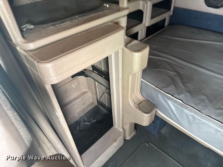 image for item EU6136 2006 International 9400i semi truck