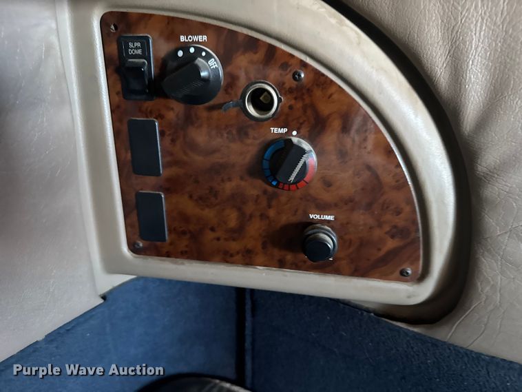 image for item EU6136 2006 International 9400i semi truck