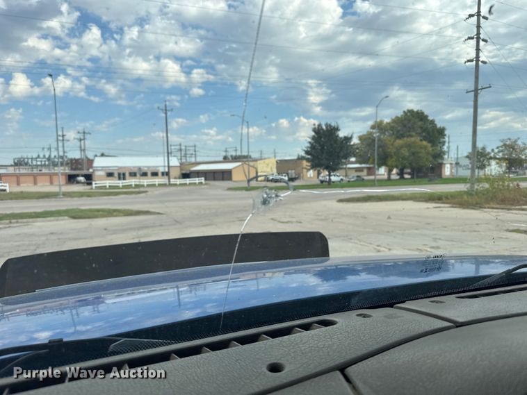 image for item EU6136 2006 International 9400i semi truck