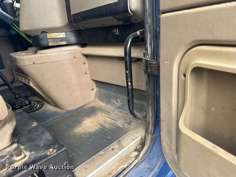 image for item EU6136 2006 International 9400i semi truck