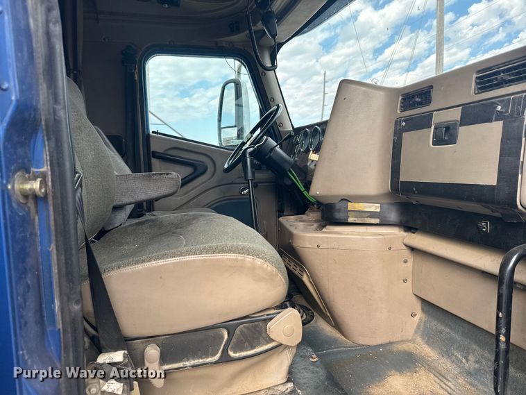 image for item EU6136 2006 International 9400i semi truck