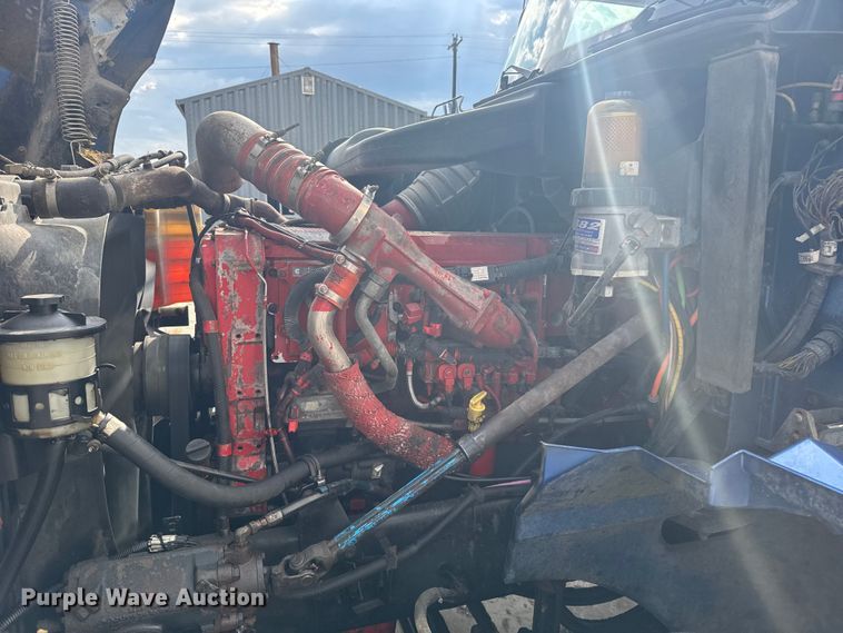 image for item EU6136 2006 International 9400i semi truck