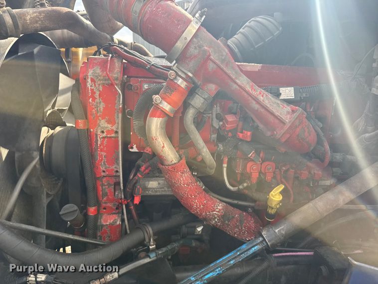 image for item EU6136 2006 International 9400i semi truck