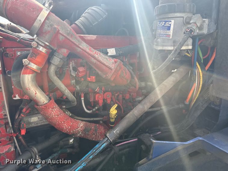 image for item EU6136 2006 International 9400i semi truck