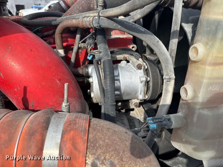 image for item EU6136 2006 International 9400i semi truck