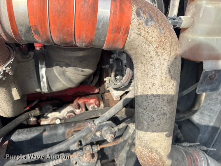 image for item EU6136 2006 International 9400i semi truck