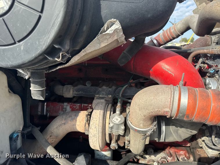 image for item EU6136 2006 International 9400i semi truck