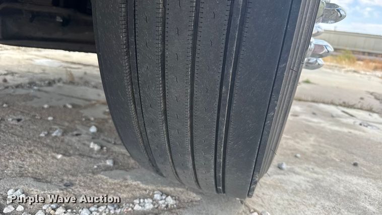 image for item EU6136 2006 International 9400i semi truck