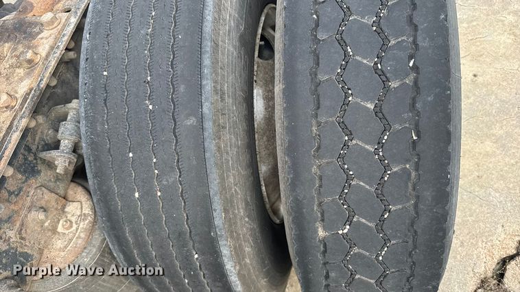 image for item EU6136 2006 International 9400i semi truck