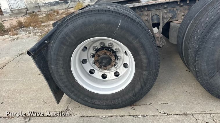 image for item EU6136 2006 International 9400i semi truck