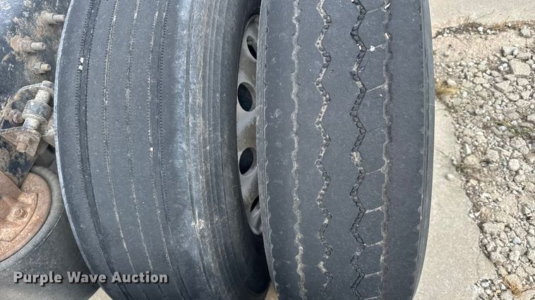 image for item EU6136 2006 International 9400i semi truck