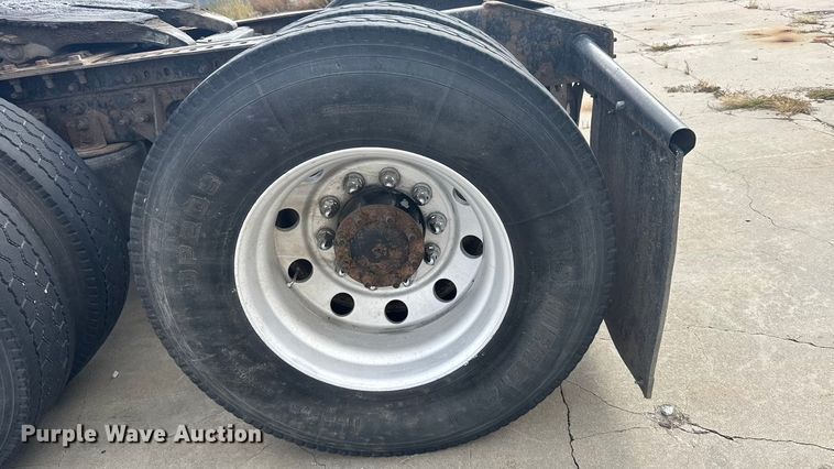 image for item EU6136 2006 International 9400i semi truck