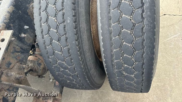 image for item EU6136 2006 International 9400i semi truck