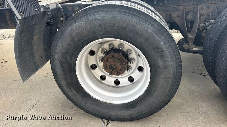 image for item EU6136 2006 International 9400i semi truck