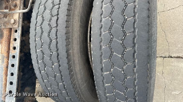 image for item EU6136 2006 International 9400i semi truck