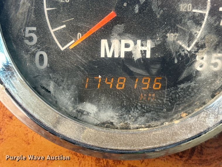 image for item EU6136 2006 International 9400i semi truck