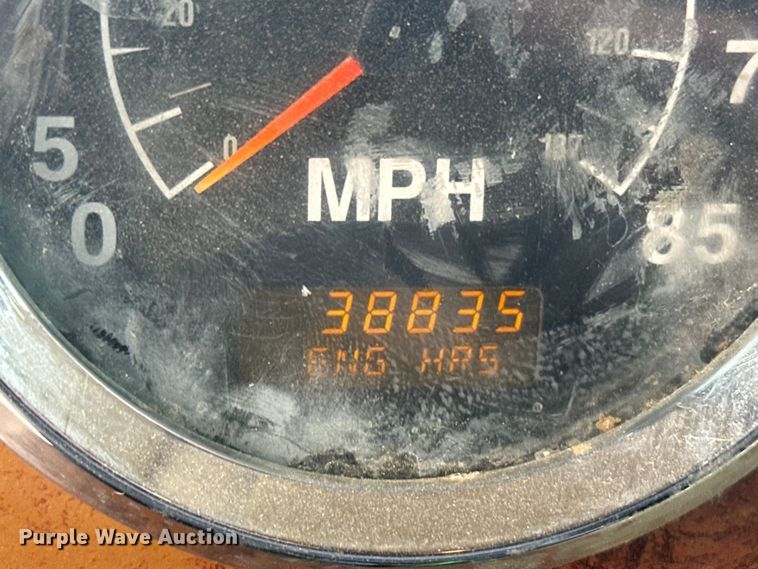 image for item EU6136 2006 International 9400i semi truck