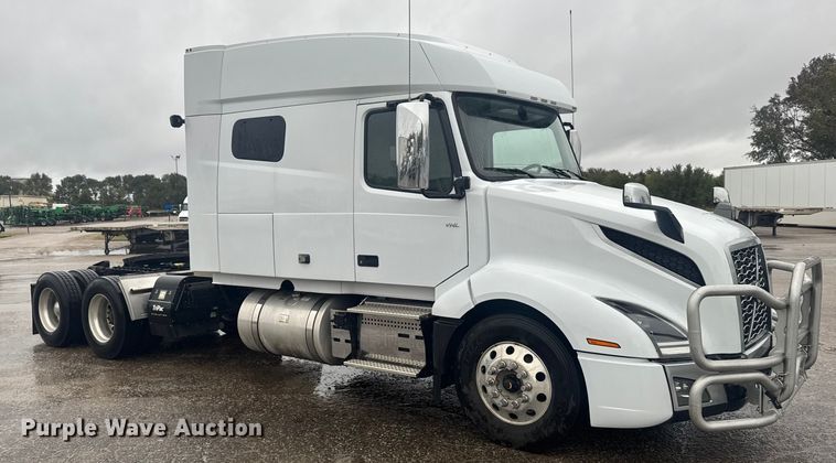 image for item EU6262 2021 Volvo VNL semi truck