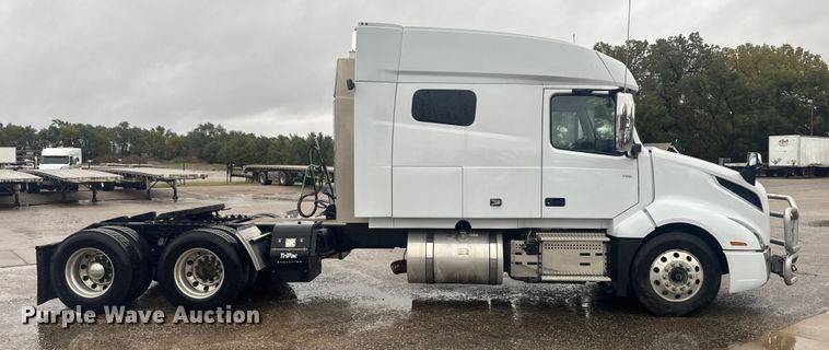 image for item EU6262 2021 Volvo VNL semi truck