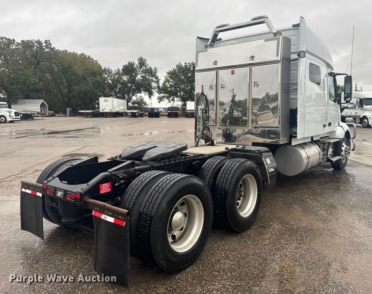 image for item EU6262 2021 Volvo VNL semi truck