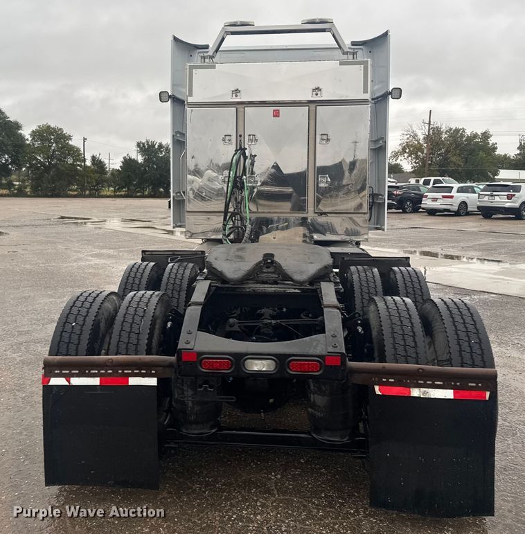 image for item EU6262 2021 Volvo VNL semi truck