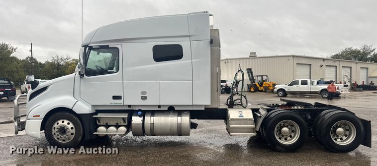 image for item EU6262 2021 Volvo VNL semi truck
