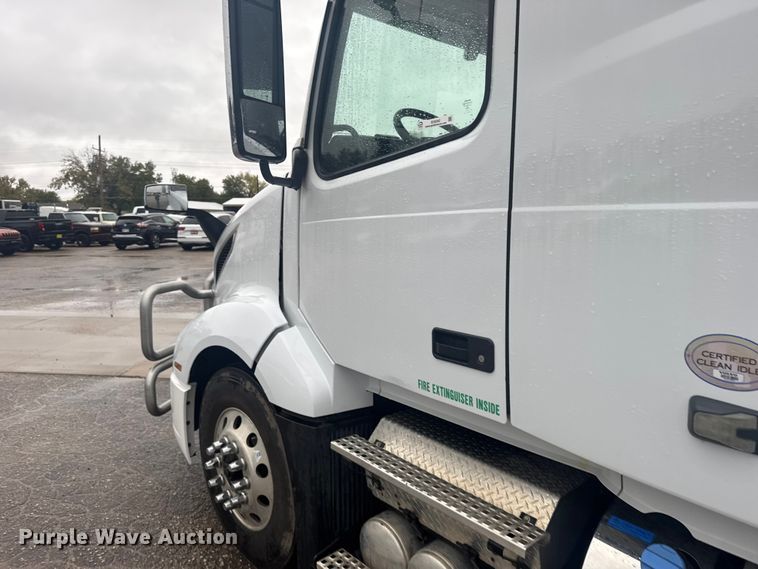 image for item EU6262 2021 Volvo VNL semi truck
