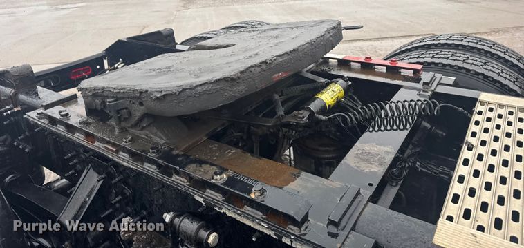 image for item EU6262 2021 Volvo VNL semi truck