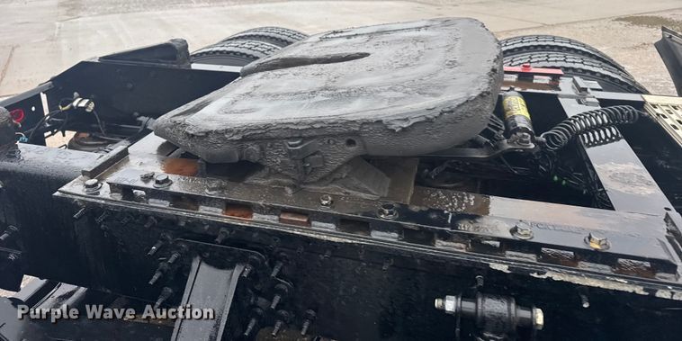 image for item EU6262 2021 Volvo VNL semi truck