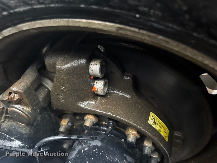 image for item EU6262 2021 Volvo VNL semi truck