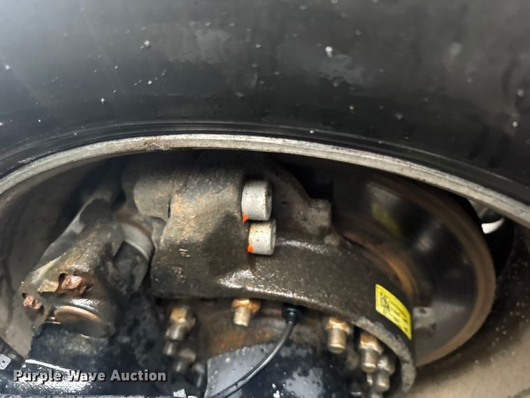 image for item EU6262 2021 Volvo VNL semi truck