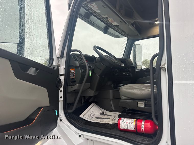 image for item EU6262 2021 Volvo VNL semi truck