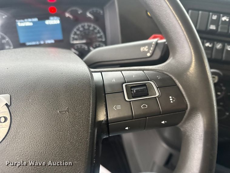 image for item EU6262 2021 Volvo VNL semi truck