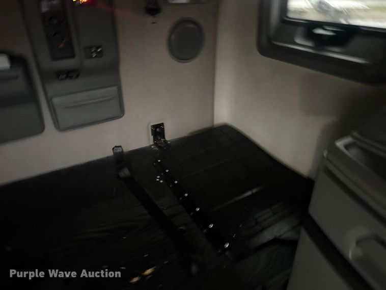 image for item EU6262 2021 Volvo VNL semi truck