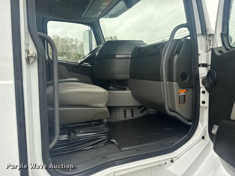 image for item EU6262 2021 Volvo VNL semi truck