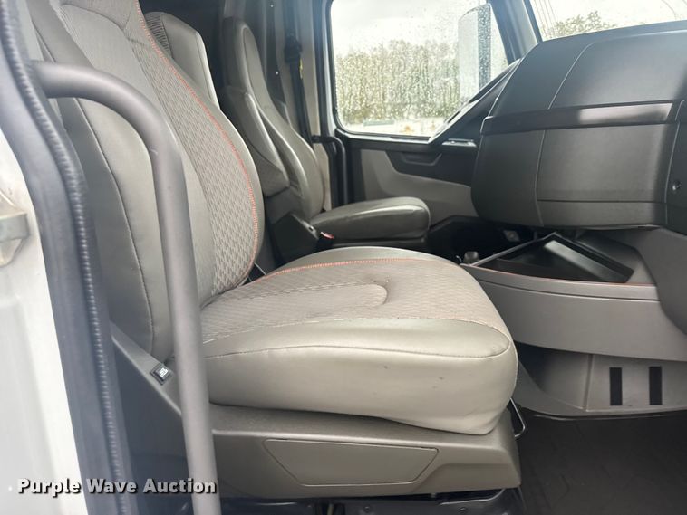 image for item EU6262 2021 Volvo VNL semi truck