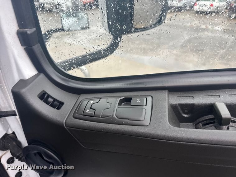 image for item EU6262 2021 Volvo VNL semi truck