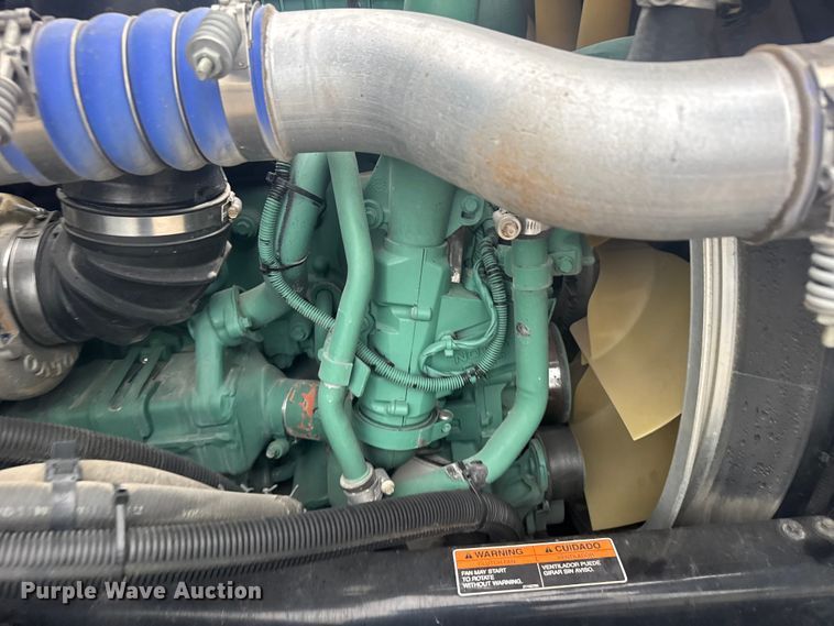 image for item EU6262 2021 Volvo VNL semi truck