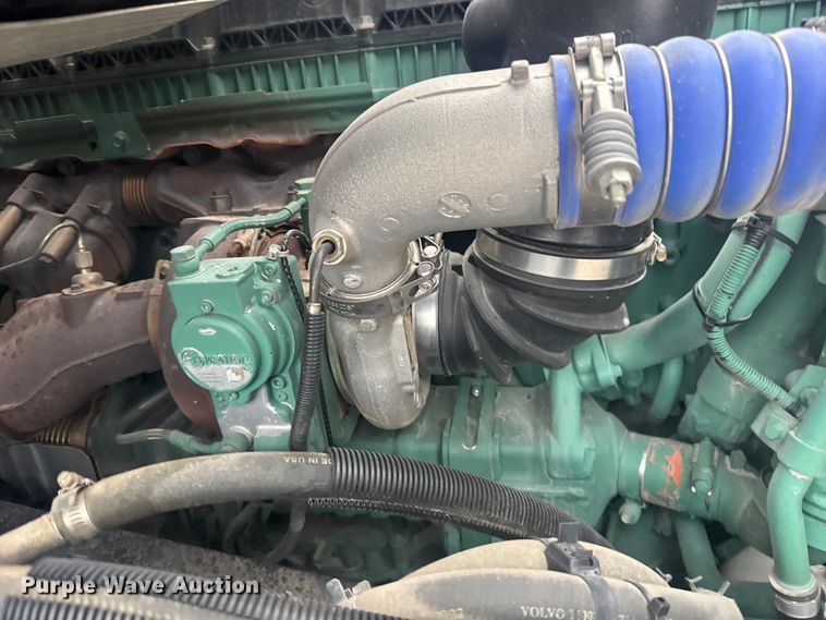 image for item EU6262 2021 Volvo VNL semi truck