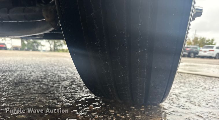 image for item EU6262 2021 Volvo VNL semi truck