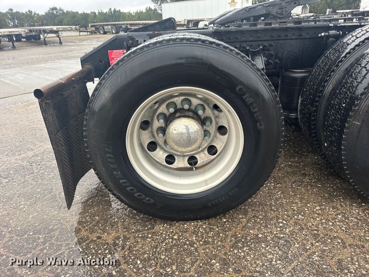 image for item EU6262 2021 Volvo VNL semi truck