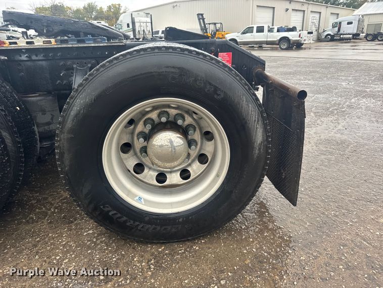 image for item EU6262 2021 Volvo VNL semi truck