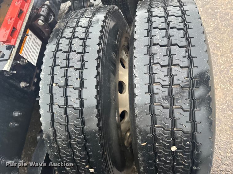 image for item EU6262 2021 Volvo VNL semi truck