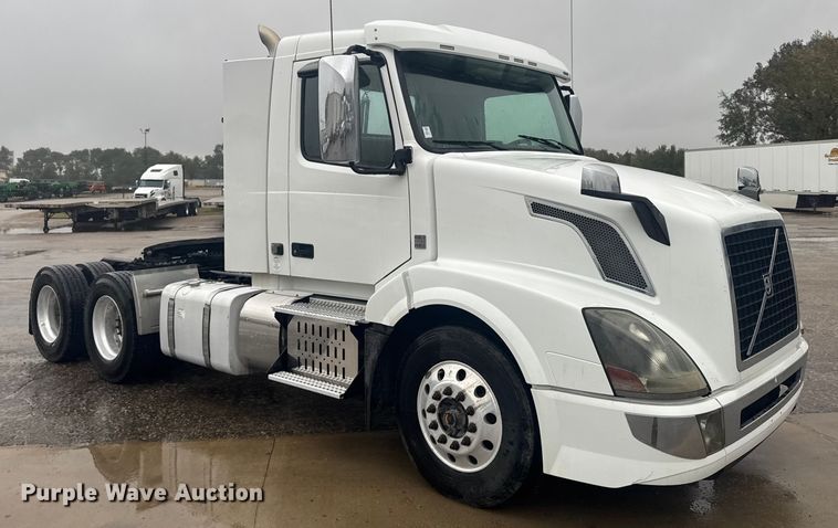image for item EU6263 2017 Volvo VNL semi truck