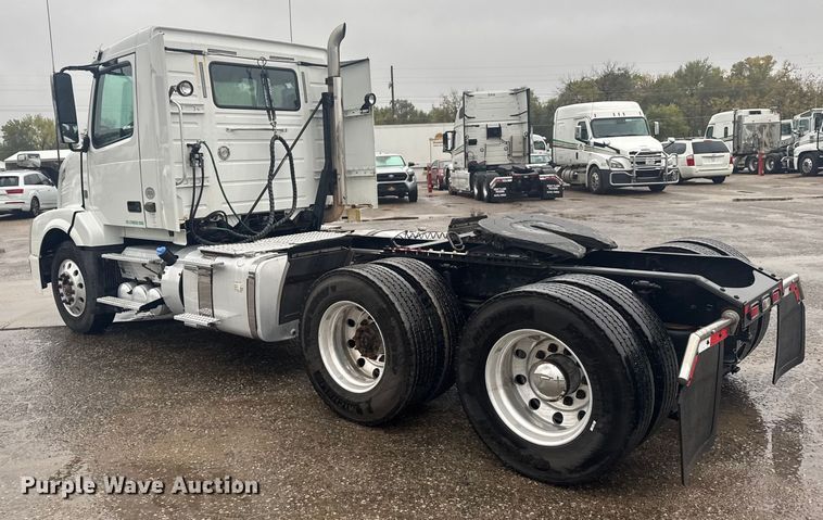image for item EU6263 2017 Volvo VNL semi truck