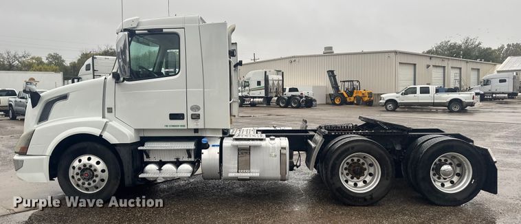 image for item EU6263 2017 Volvo VNL semi truck
