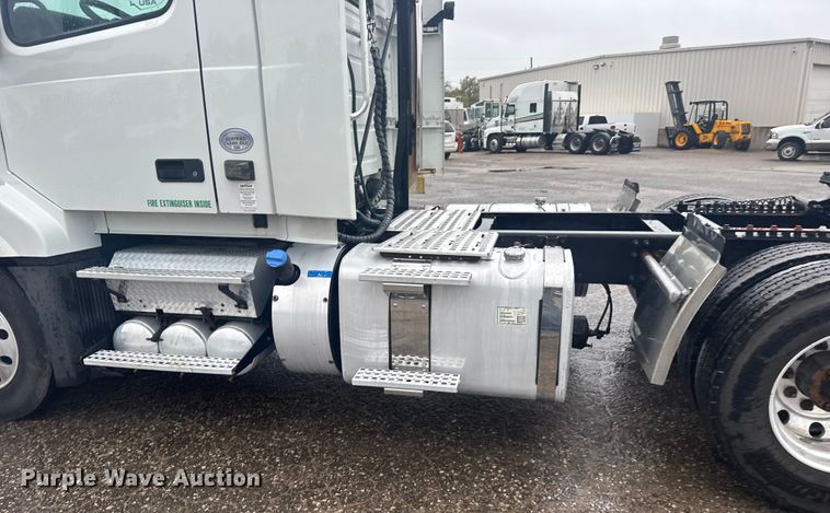image for item EU6263 2017 Volvo VNL semi truck