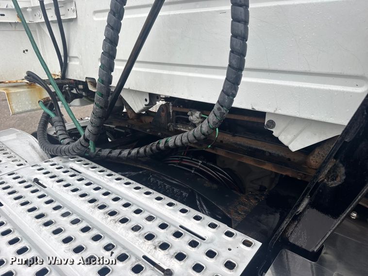 image for item EU6263 2017 Volvo VNL semi truck