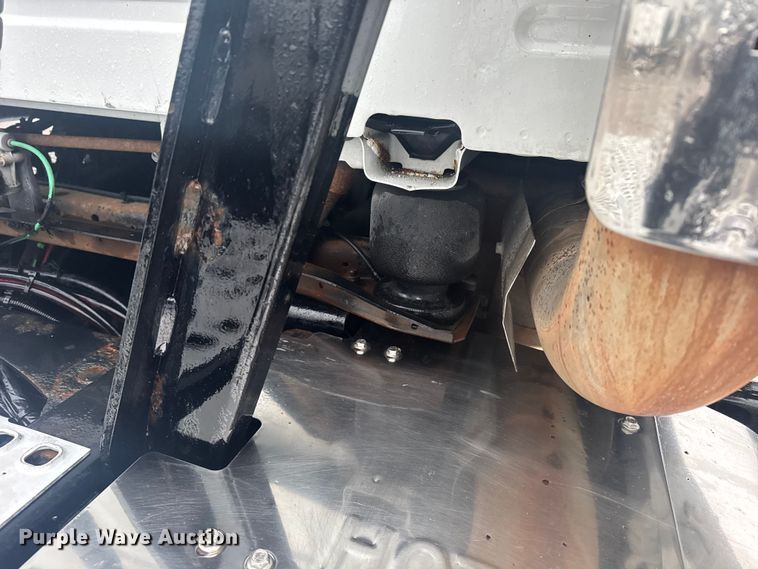 image for item EU6263 2017 Volvo VNL semi truck