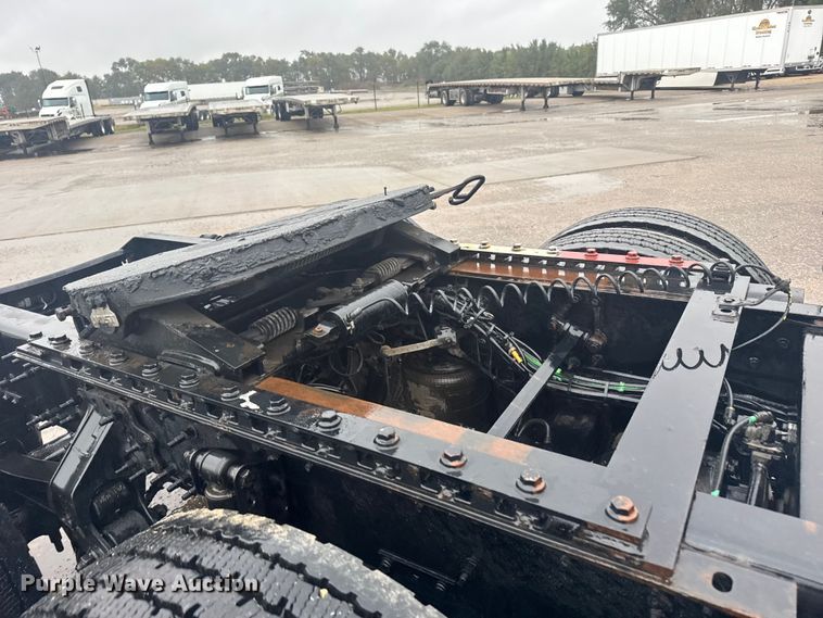 image for item EU6263 2017 Volvo VNL semi truck